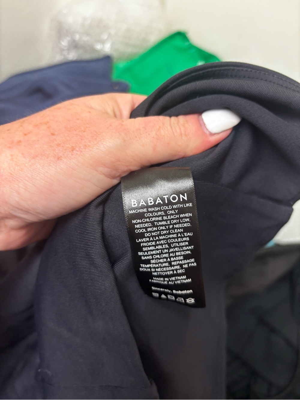 Babaton Contour V Neck Longsleeve Top - Picture 10 of 11